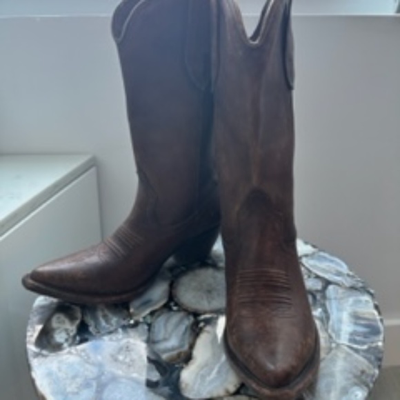 ARIAT Shoes - Ariat Distressed Cowboy Boots
